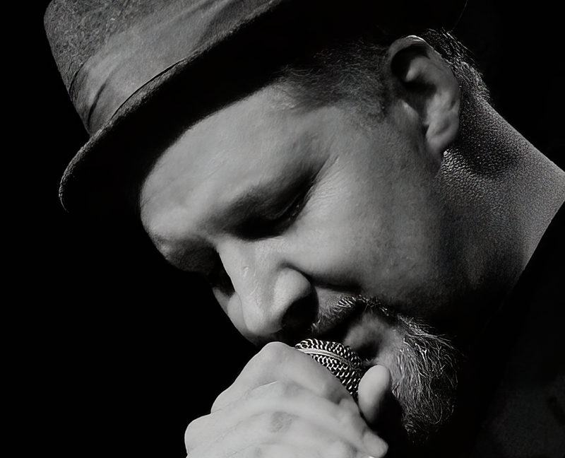 Image: David Dinsmore singing into a microphone