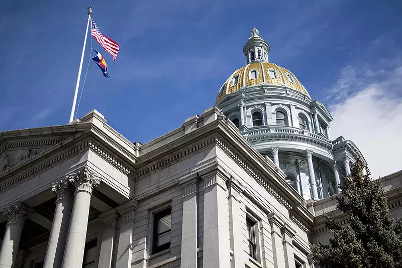 Image: Colorado capitol with flag