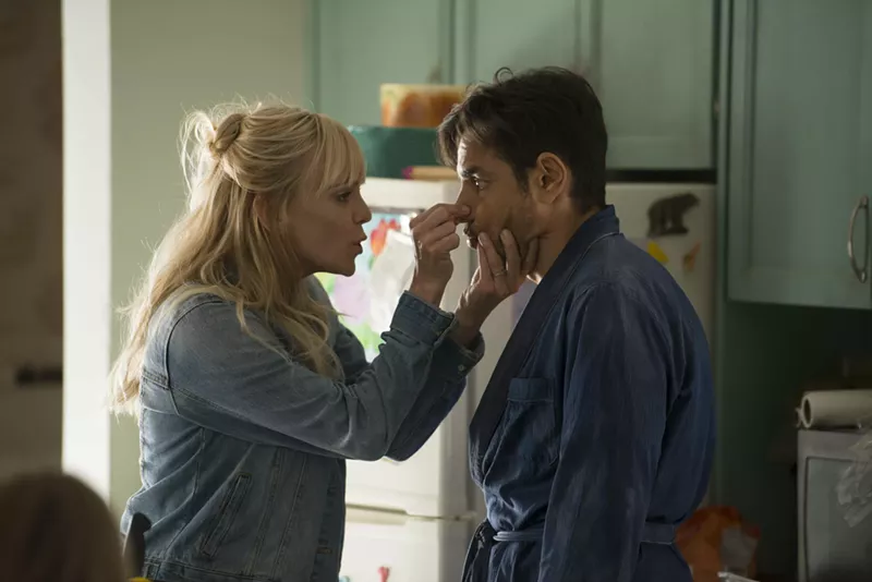 Image: Anna Faris (left) plays Kate Sullivan, a pizza-delivering, carpet-cleaning, single mom of three who gets tossed off a yacht owned by Leonardo Montenegro (Eugenio Derbez), the spoiled-rotten bad boy of a rich Mexican family, in Overboard.