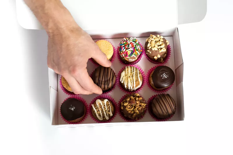 Image: A box of ice cream sandwiches from Peteybird.