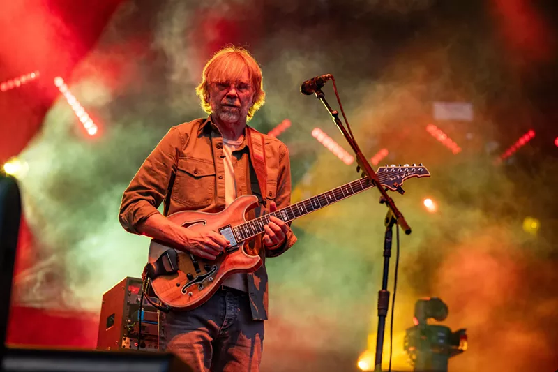 Image: Trey Anastasio playing guitar