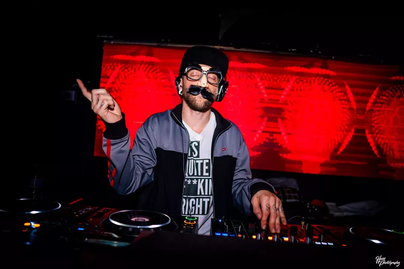 Image: Dsqise opening for Ardalan at Club Vinyl.