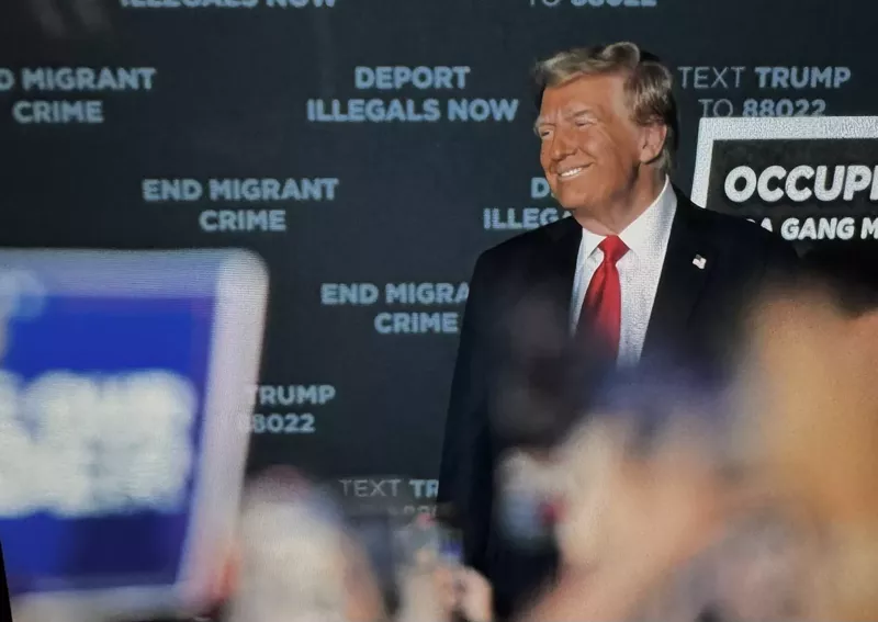 Image: donald trump at Aurora rally