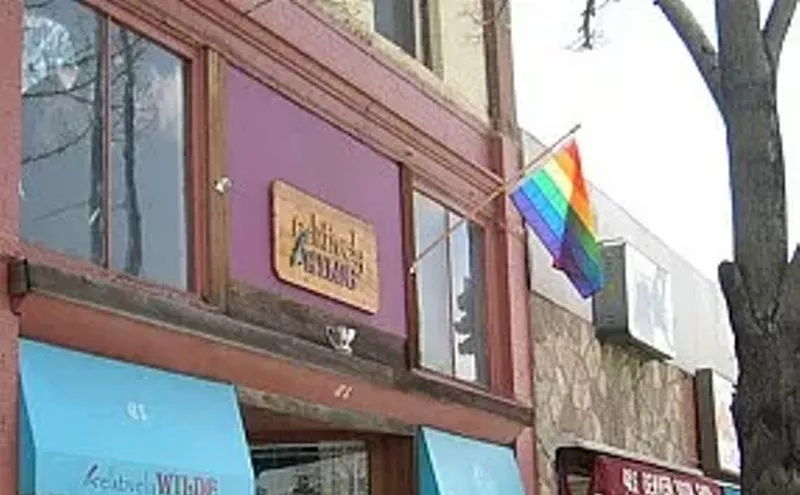 BEST SPOT TO SCOPE SMART HOTTIES 2006 The Apple Store Cherry Creek