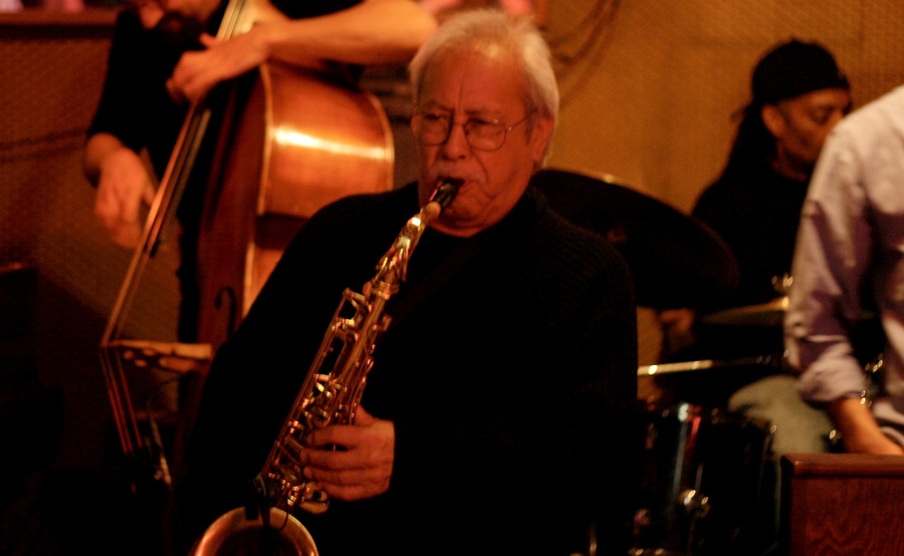 Freddy Rodriguez performing at El Chapultepec in 2008.