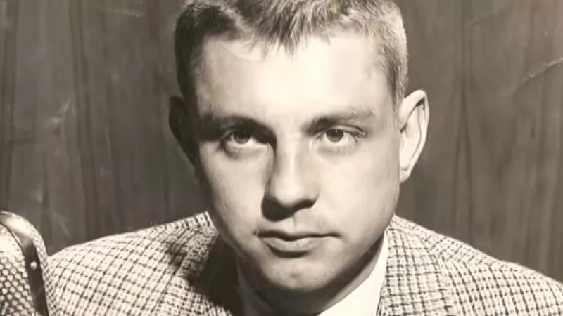 Image: A portrait of Don Martin as a young newsman.