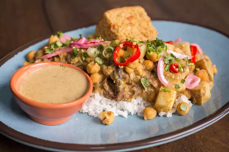 Image: Mack the Knife curry with oxtail is well done, indeed.