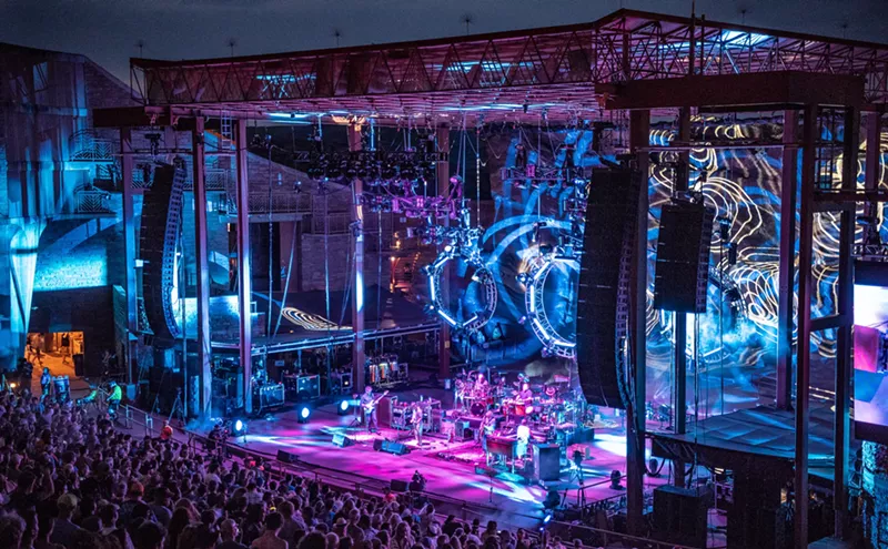 Image: SCI Night One: No Hula Hoops, Boobs Out in the Bathroom and a Rockin' Good Time