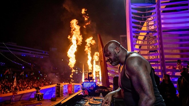 shaq deejaying with fire