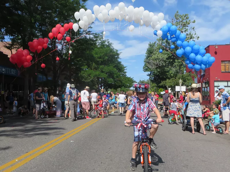 Image: The parade returns to Lower Highland.