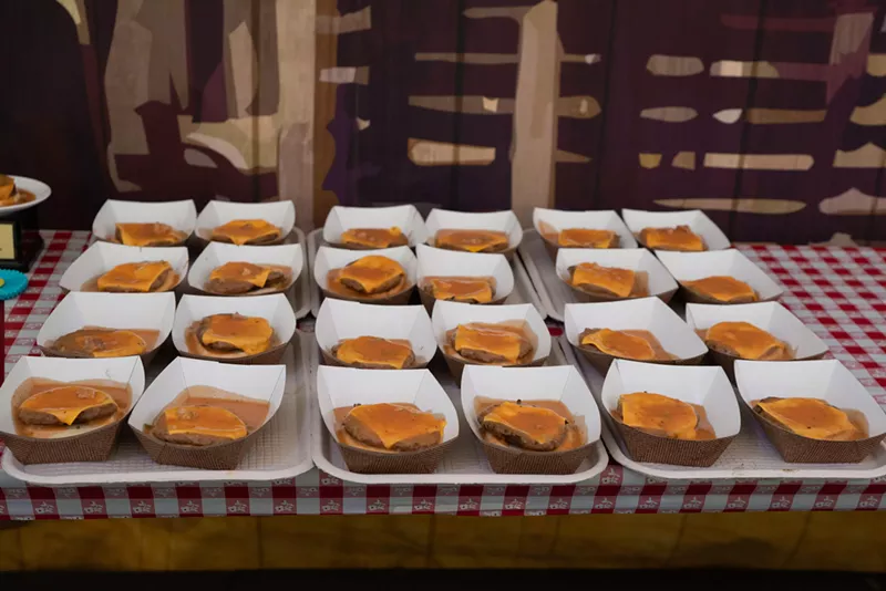 Image: Sloppers at the ready before last year's Slopper-Eating Championship