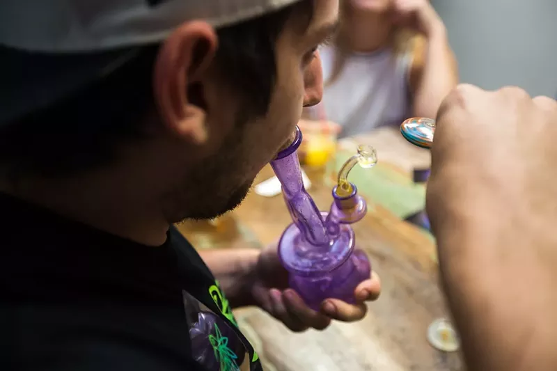 Image: "Never get high on your own supply" doesn't always extend to cannabis industry workers, according to a new study.