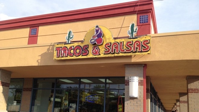 Tacos y Salsas