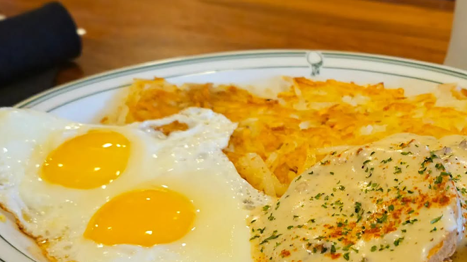 biscuits and gravy with eggs