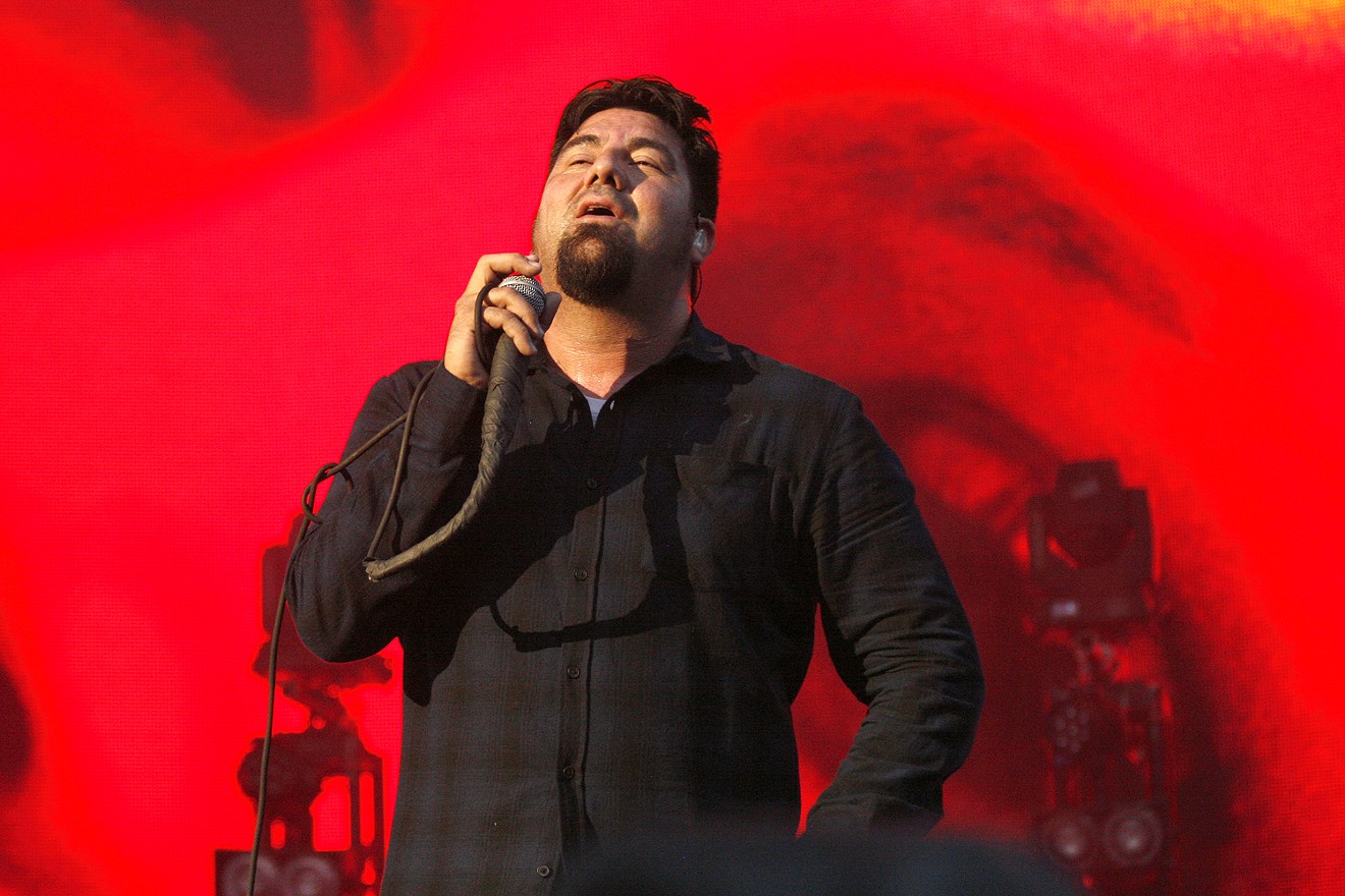Deftones are at the Pepsi Center tonight with Rise Against.