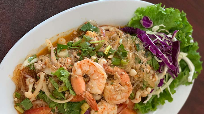 thai noodles with shrimp