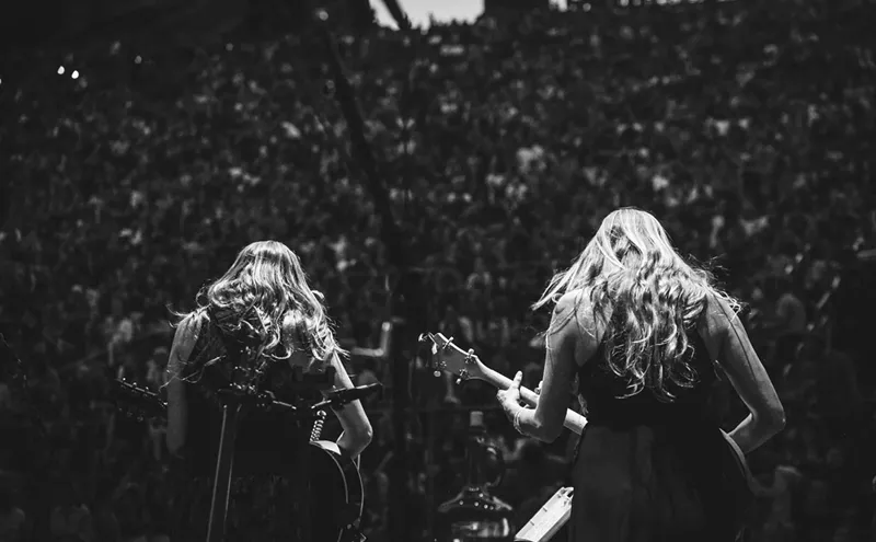 Image: The Shook Twins Like to Write Music With Five Cooks in the Kitchen