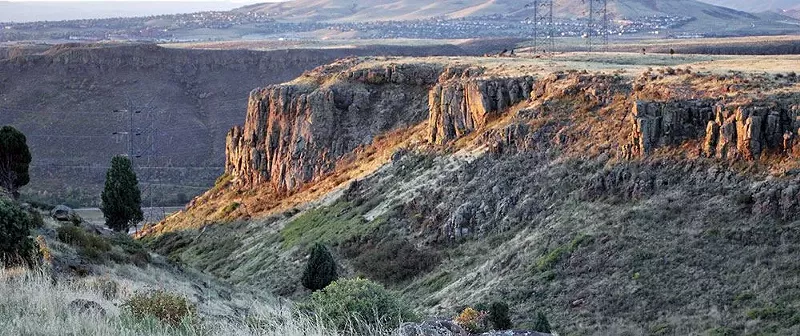 Image: Mountain cliff views.