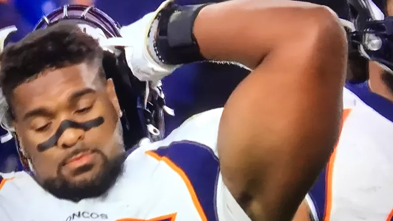 Image: The Broncos' Dre'Mont Jones seconds before slamming his helmet in frustration over the team's inability to stop the Cleveland Browns.
