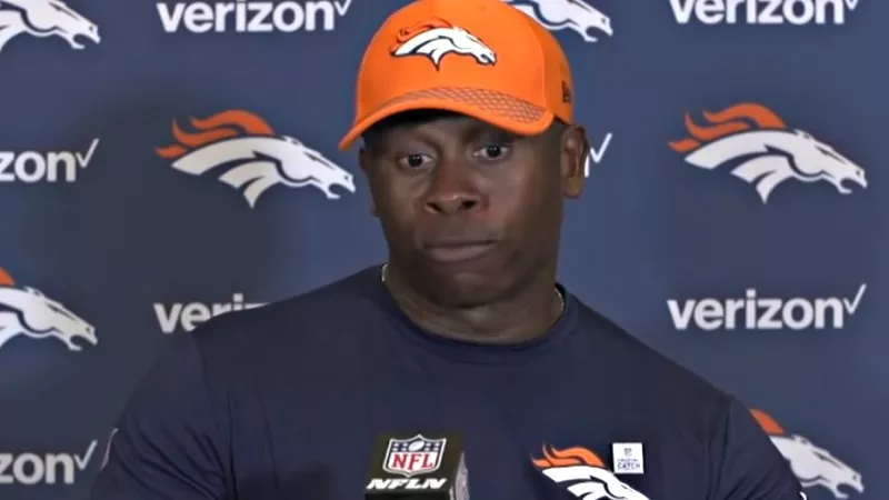 Image: It's only seven regular season games into Vance Joseph's NFL head-coaching career, but he's already on the hot seat.
