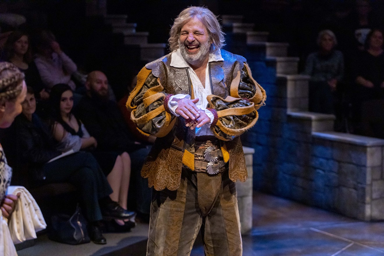Lawrence Hecht as Sir Toby Belch.