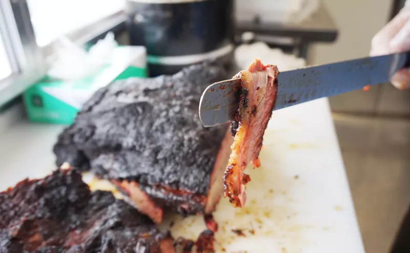 Image: Two Unusual Suburban Barbecues Prove Slow Smoking Is Universal