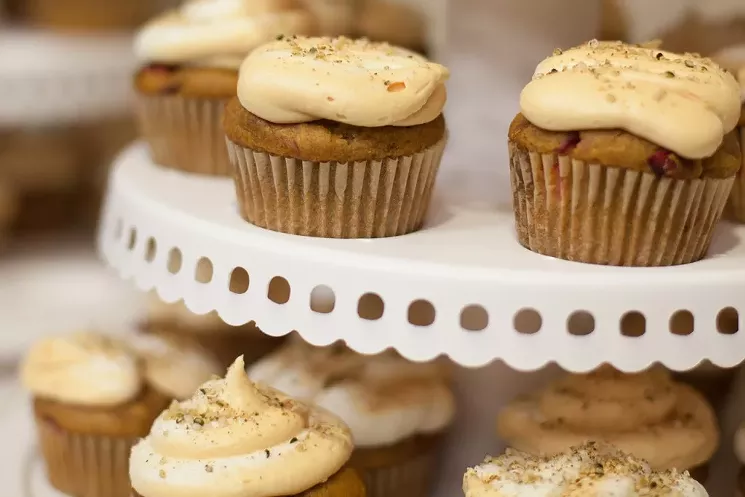 Cupcakes with white frosting and hemp seeds