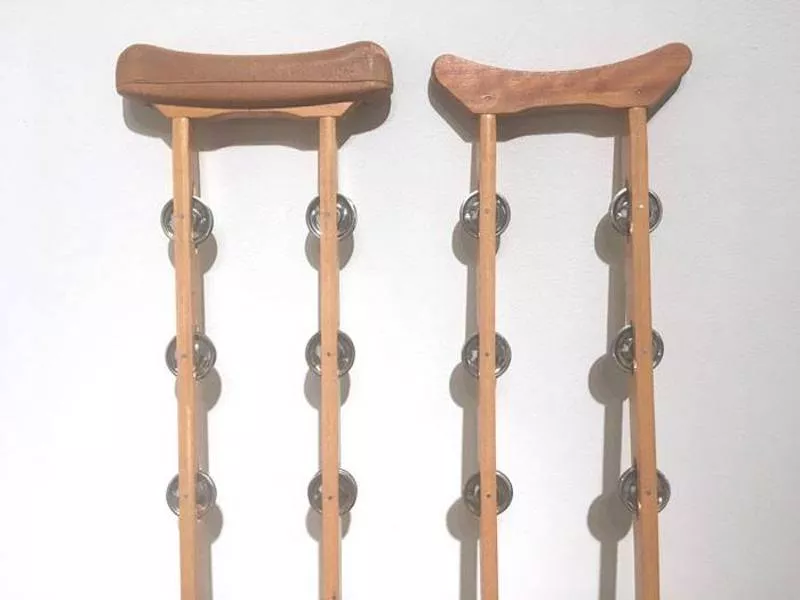 Alex Branch, detail from Calibration, wood crutches and tambourine zills, 2018. - ALEX BRANCH, PLATTEFORUM