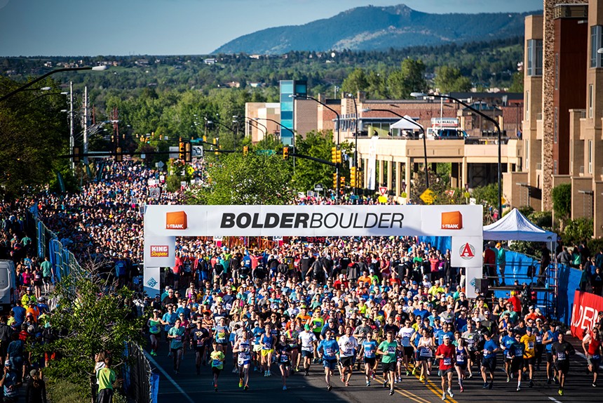 thousands of runners in Boulders