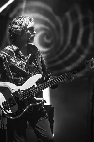 keith moseley playing bass at red rocks