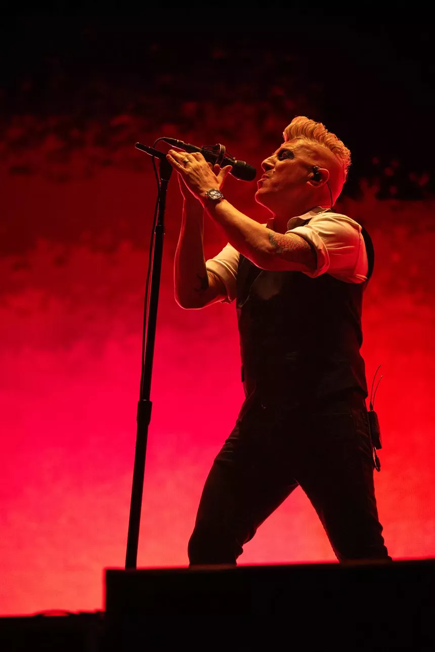 maynard james keenan of tool singing