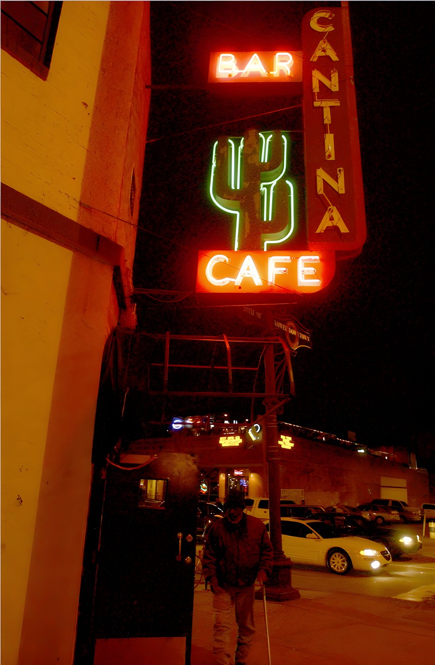 El Chapultepec jazz club at night