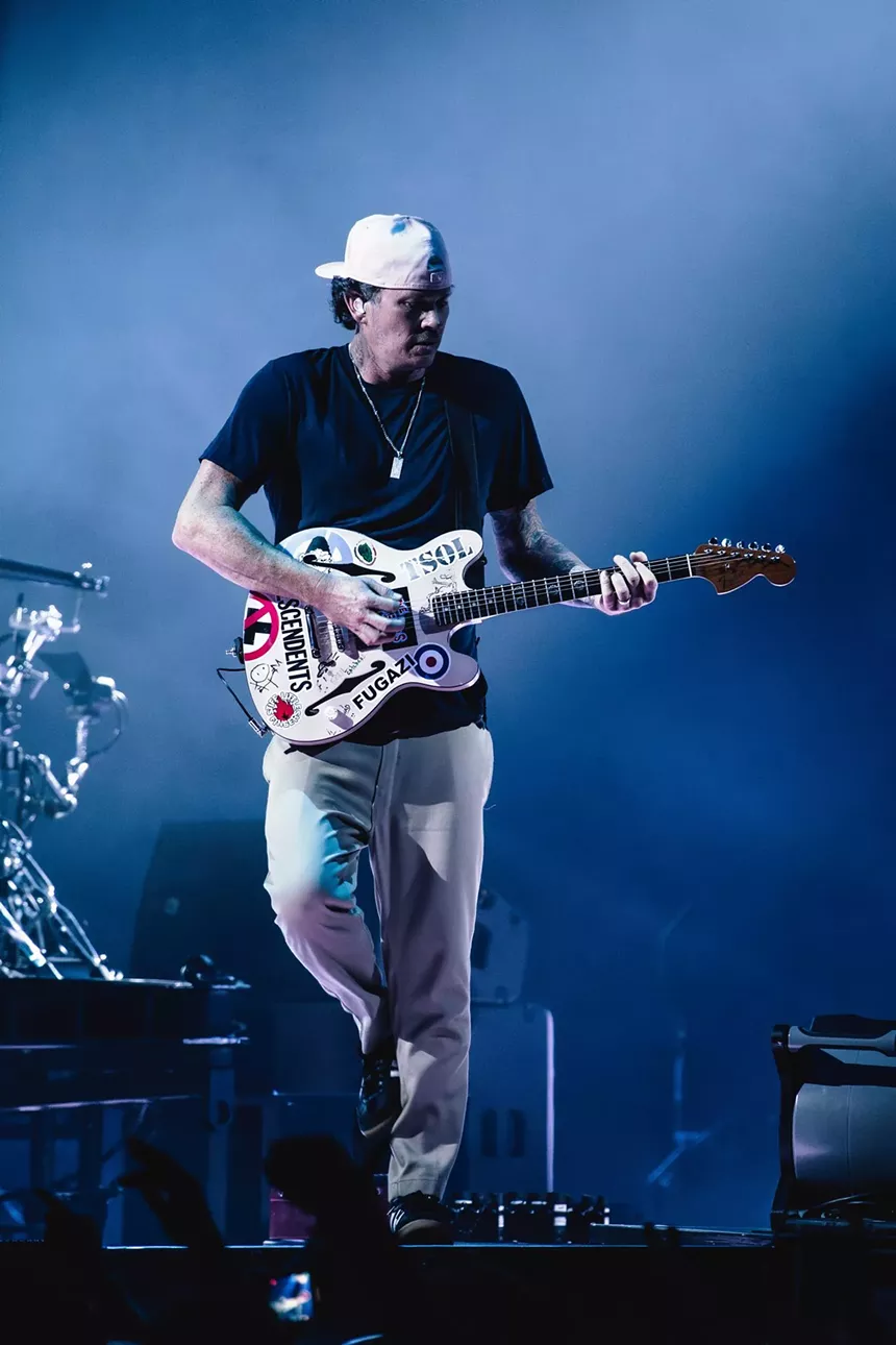 Tom DeLonge serenades the crowd. Photography By: Jason Myers (@memorandum_media)