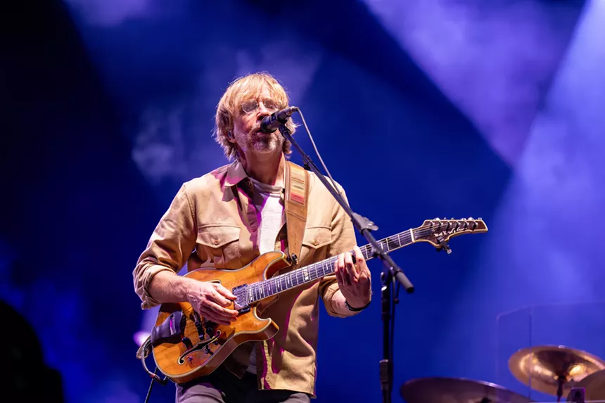 Trey Anastasio singing and playing guitar