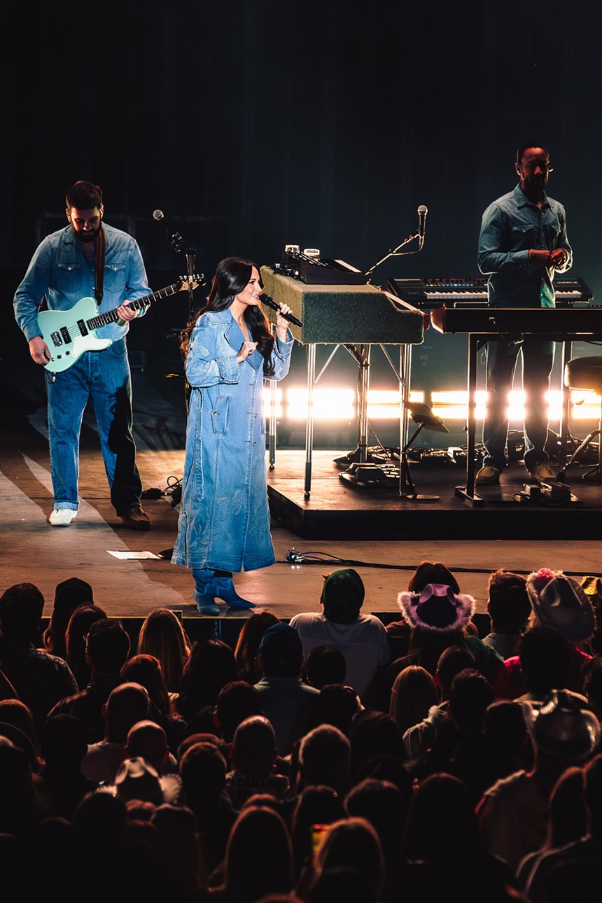 Kacey Musgraves serenades a Sunday evening crowd at Fiddler's Green Amphitheater. Jason Myers (@memorandum_media)