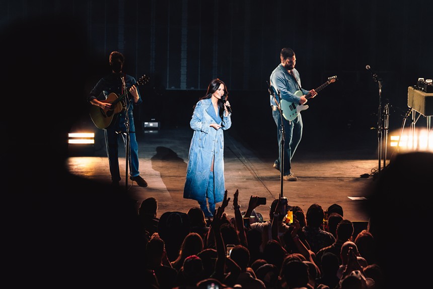 Kacey Musgraves looks outward towards a sold-out Fiddler's Green Amphitheater. Jason Myers (@memorandum_media)