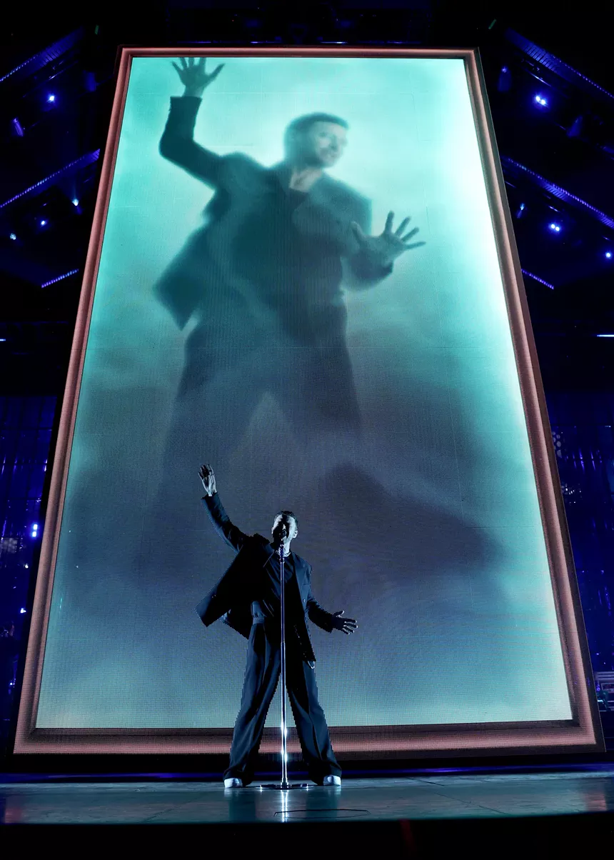 Justin Timberlake performing in front of a screen showing Justin Timberlake in a box