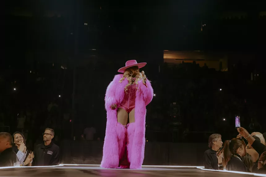 Mary J. Blige performing at Denver Ball Arena