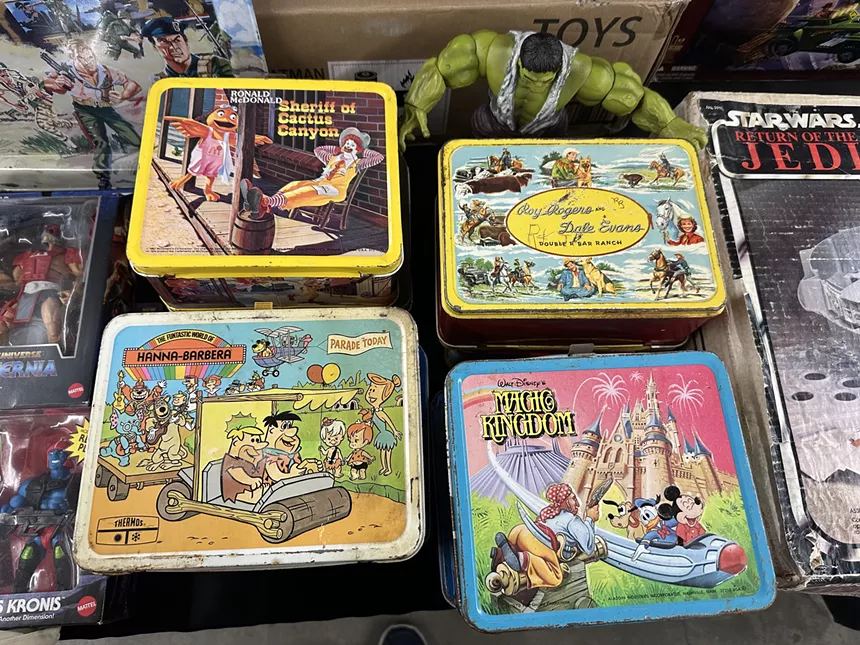 vintage metal lunch boxes