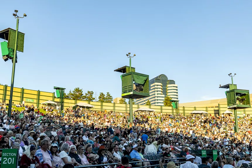 The crowd at Fiddler's Green Amphitheatre for Earth, Wind & Fire.
