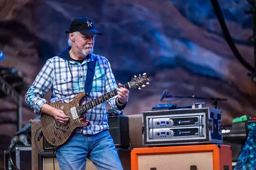 Jimmy Herring playing guitar