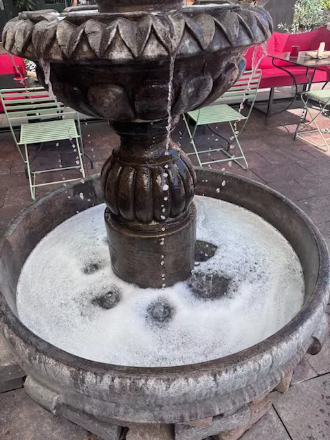 fountain with bubbles