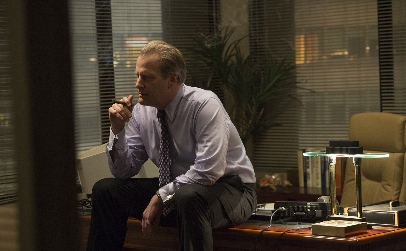 Jeff Daniels plays FBI special agent John O’Neill in The Looming Tower, Hulu’s new ten-part miniseries dramatizing the rising threat of al-Qaeda in the years leading up to 9/11.