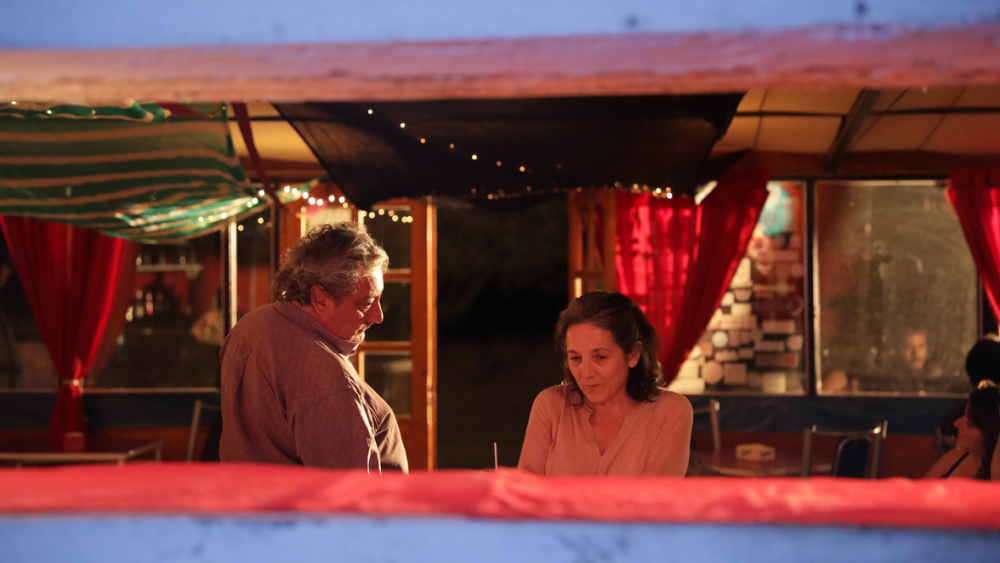 In The Desert Bride, Claudio Rissi (left) plays El Gringo, an eccentric traveling salesman who meets Teresa (Paulina Garcia), a middle-aged woman on her way to a new job.