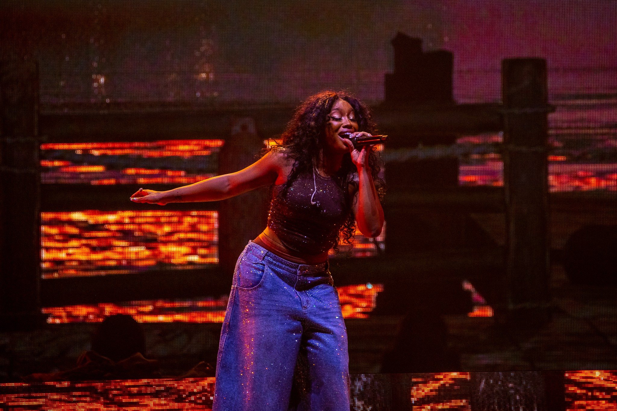 In Love With the SZA Denver Ball Arena Performance Patabook News