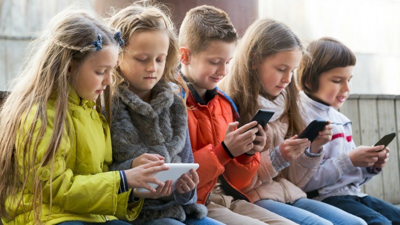 children.smartphones.getty.images.jpg