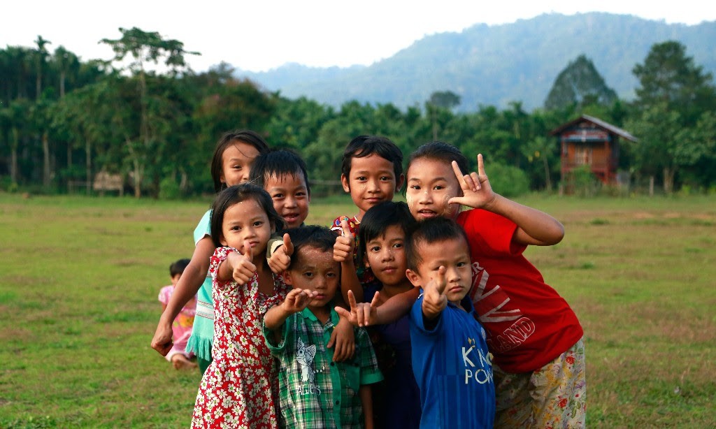 Kids in the Mong Pa Tru village.