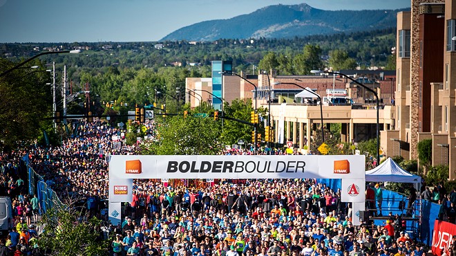 thousands of runners in Boulders