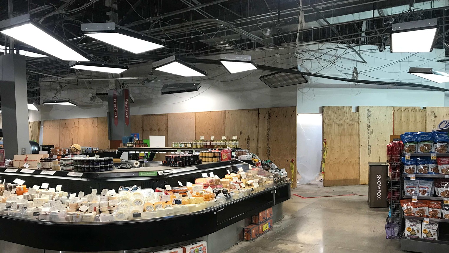 https://media2.westword.com/den/imager/u/slideshow/11715177/king.soopers.ken.caryl.deli.construction.jpg