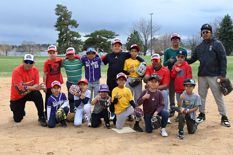 Image: A baseball team poses.